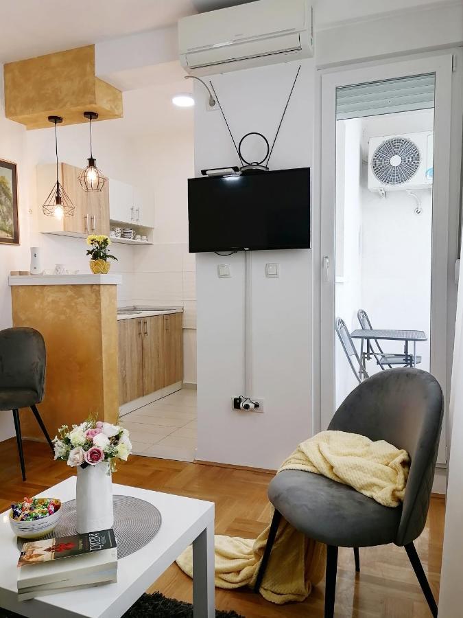 Apartman Mia Sremska Mitrovica Exterior foto