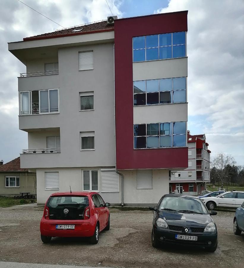 Apartman Mia Sremska Mitrovica Exterior foto